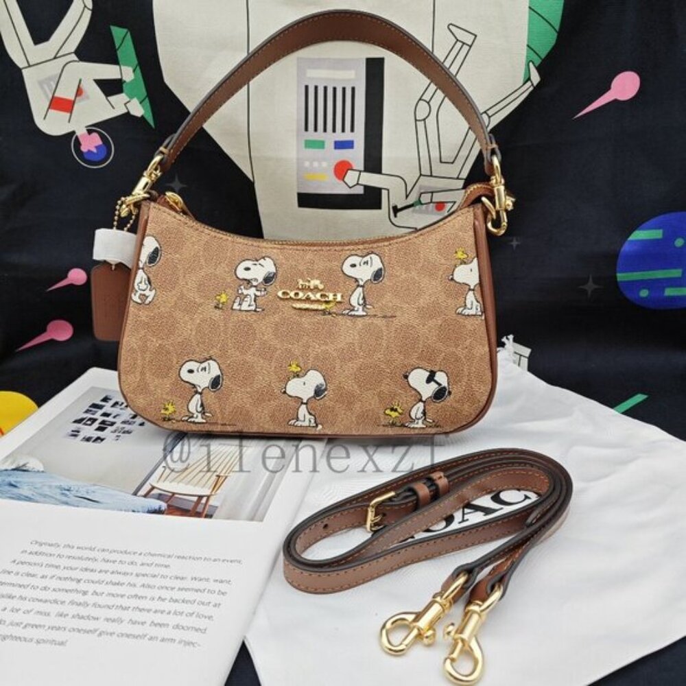 Coach Teri Shoulder Bag In Signature Canvas With Snoopy Print